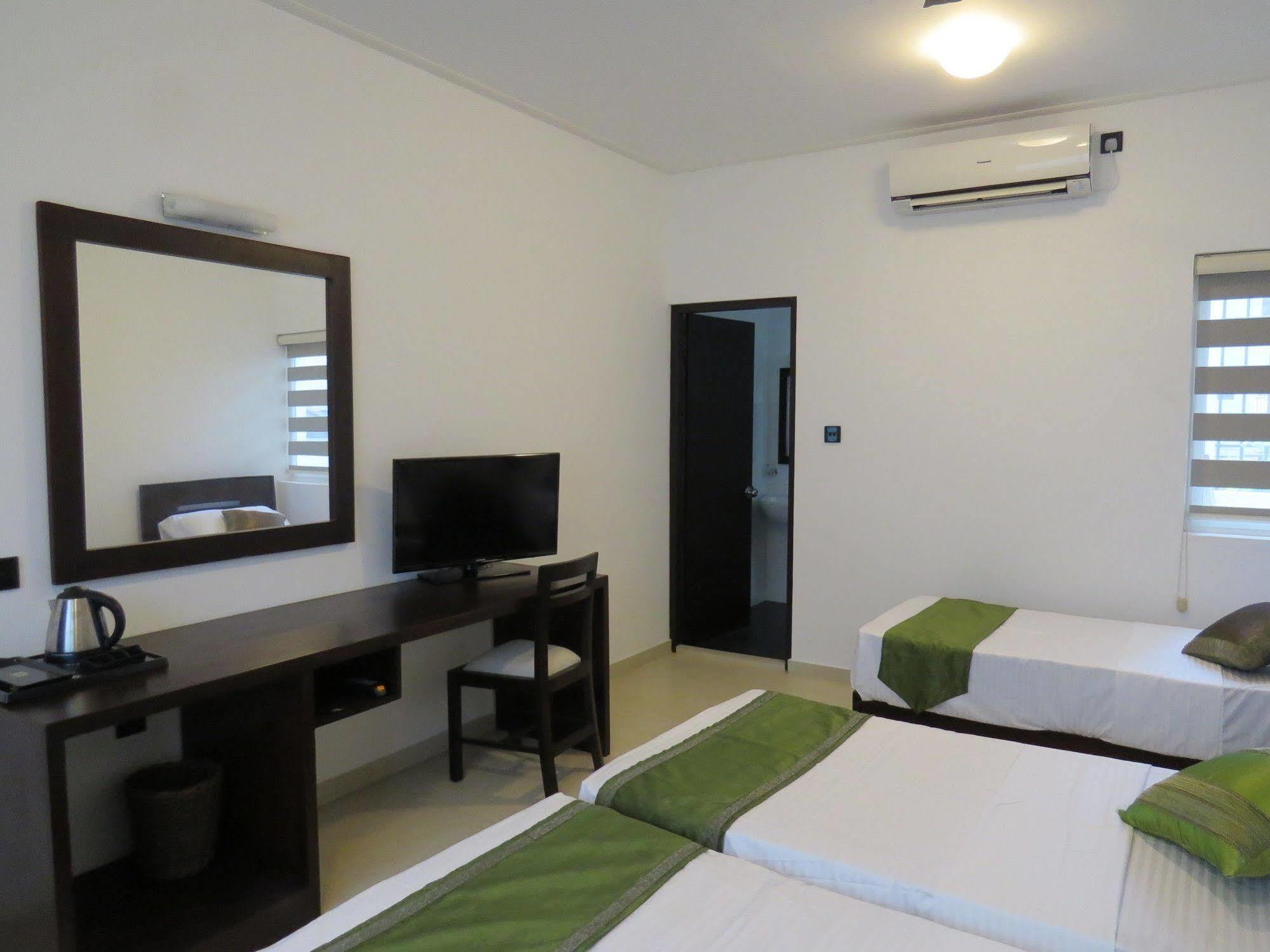 Chapelton House Bed & Breakfast Colombo Exterior photo